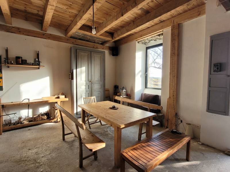 Presbytère dans bel environnement aux Vastres