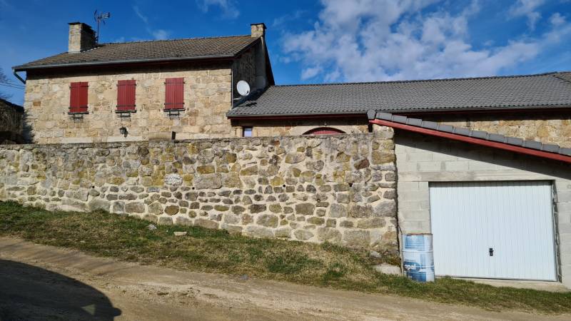 Ancienne ferme rénovée mitoyenne T5