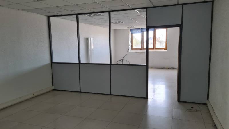 Ancien local commercial au centre du village de Saint Agrève