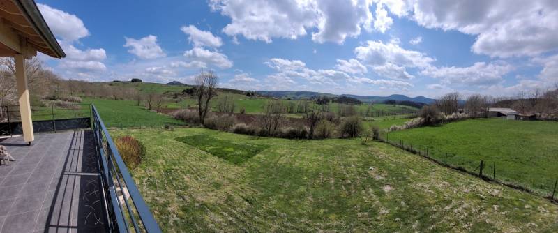 Chalet avec superbe vue à Freycenet-la-Tour