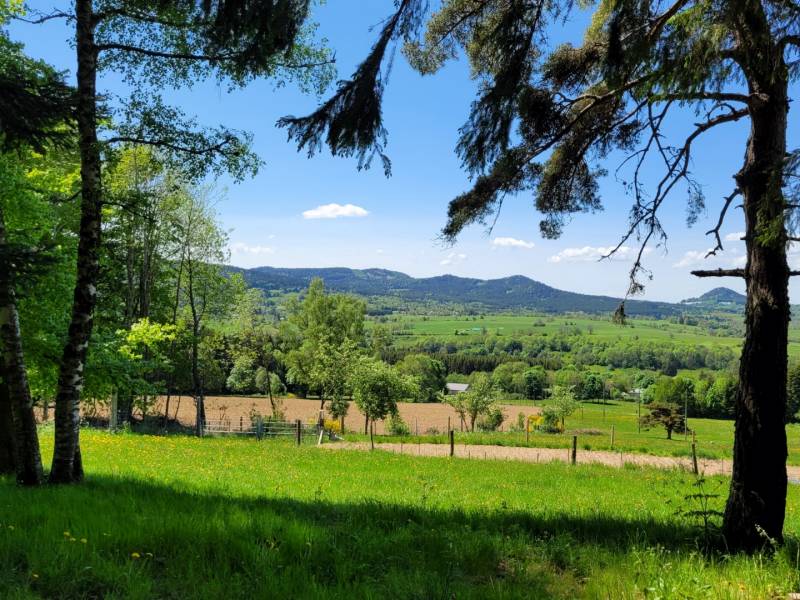 Propriété isolée en pleine nature sur 7.7 hectares avec étang à Araules