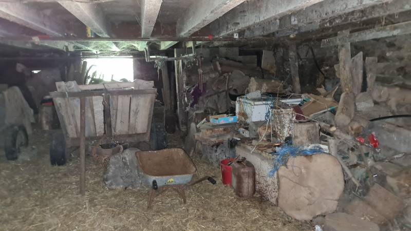 Ferme à rénover entièrement campagne des Vastres