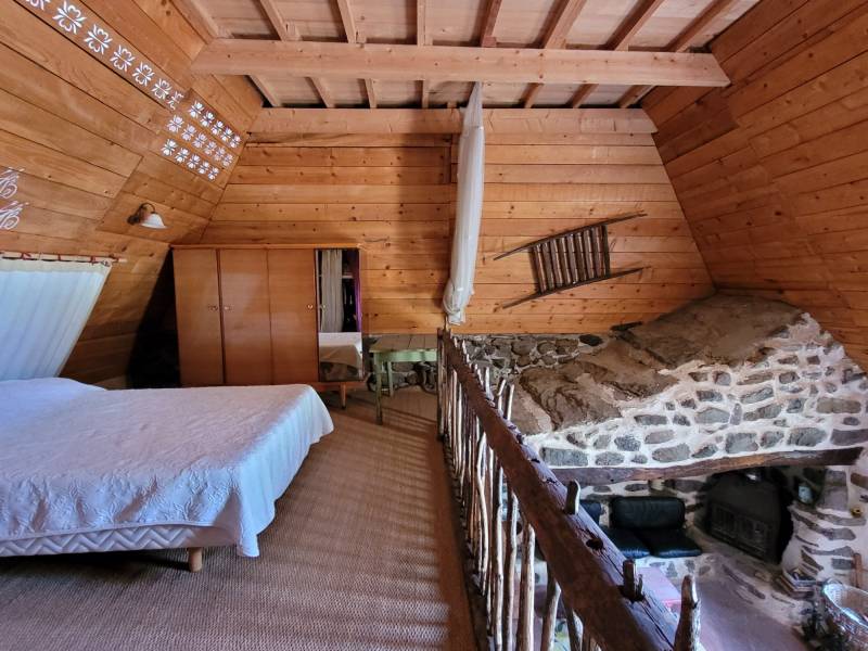 Chaumière isolée avec vue à Freycenet La Cuche