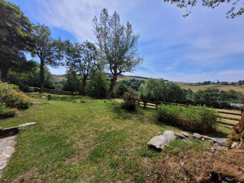 Chaumière isolée avec vue à Freycenet La Cuche