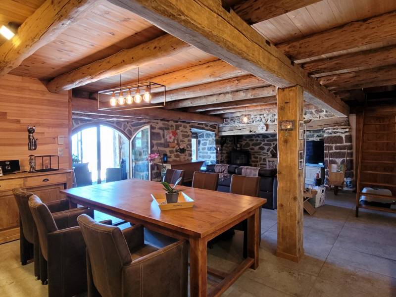 Splendide propriété isolée avec vue à 360°, source, rivière à La Rochette