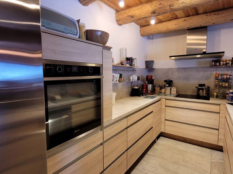 Splendide propriété isolée avec vue à 360°, source, rivière à La Rochette