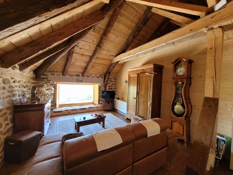 Splendide propriété isolée avec vue à 360°, source, rivière à La Rochette