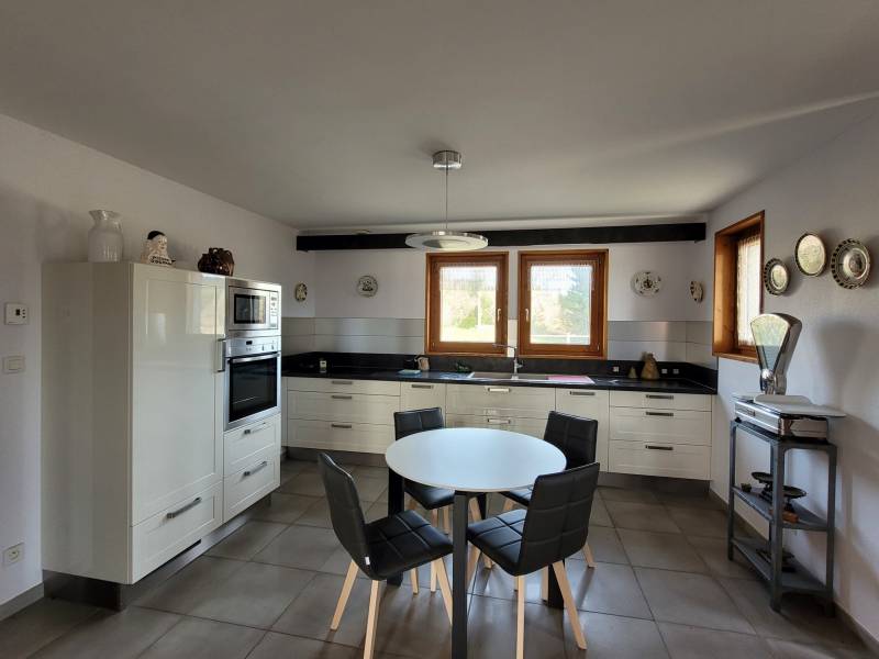 Villa sur 9 400 m² proche des commodités du Chambon sur Lignon