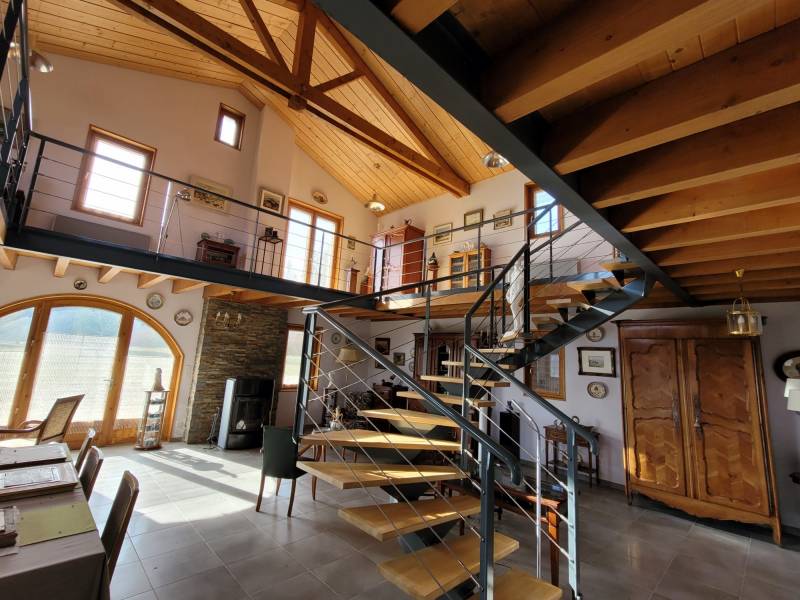 Villa sur 9 400 m² proche des commodités du Chambon sur Lignon