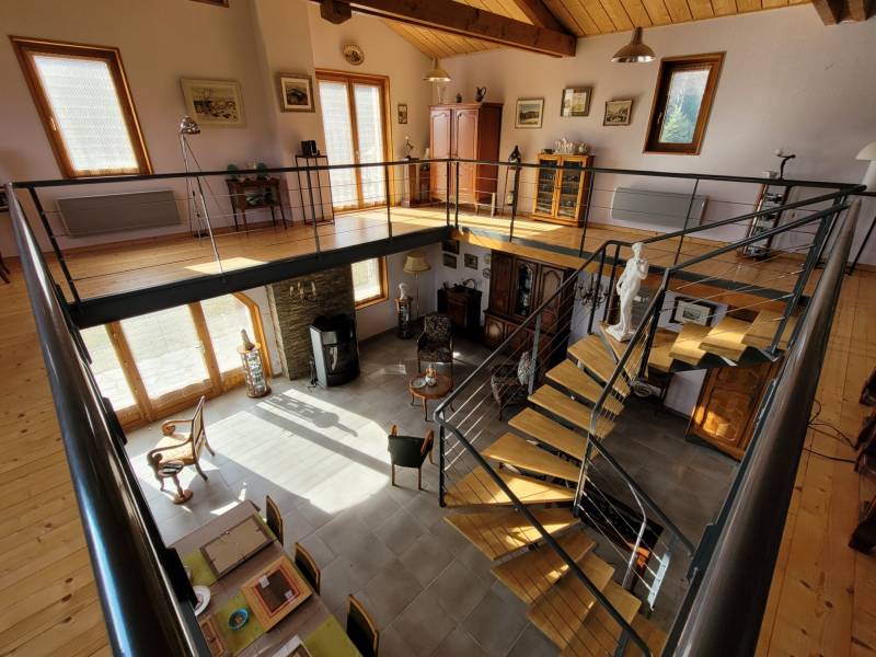 Villa sur 9 400 m² proche des commodités du Chambon sur Lignon