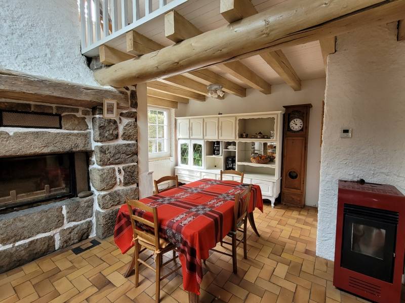 Maison dans hameau proche du centre du Chambon sur Lignon