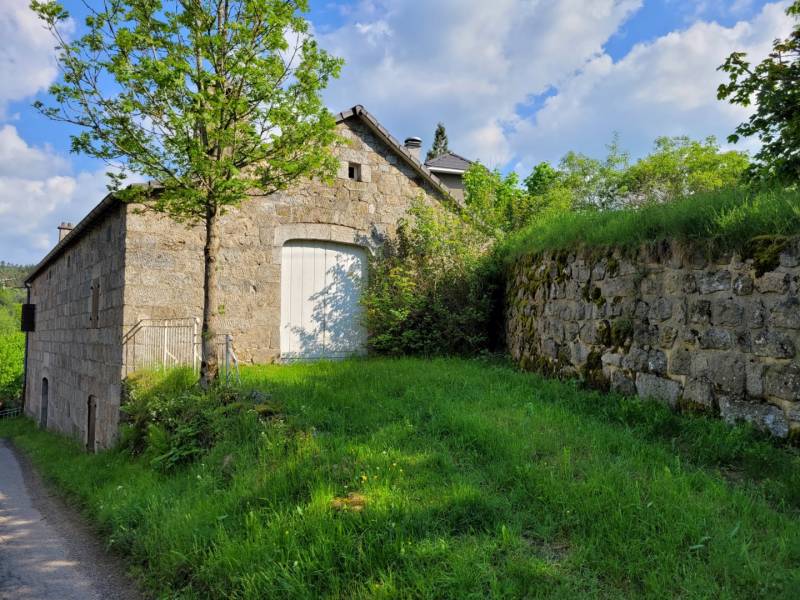 Ferme à rénover proche du village du Chambon sur Lignon