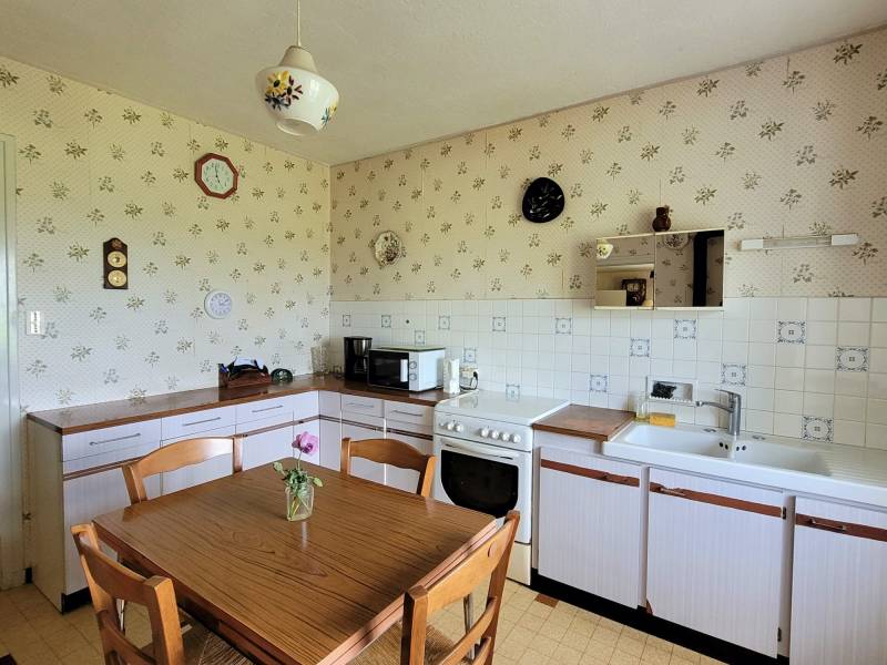 Ancienne ferme sur la commune de Mars avec dépendances sur 1Ha3 de terrain