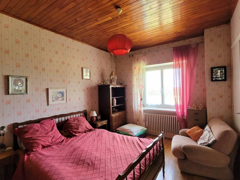 Ancienne ferme sur la commune de Mars avec dépendances sur 1Ha3 de terrain