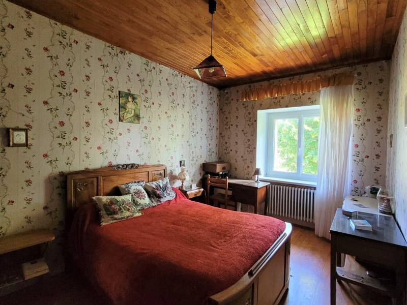 Ancienne ferme sur la commune de Mars avec dépendances sur 1Ha3 de terrain