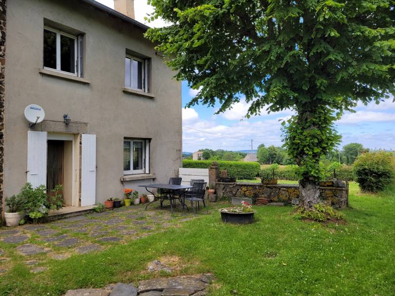 Ancienne ferme sur la commune de Mars avec dépendances sur 1Ha3 de terrain