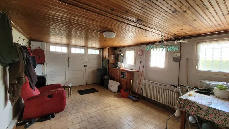 Maison de 1965 avec jardin et garages au Chambon sur Lignon