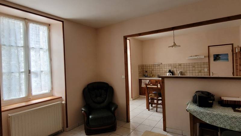 Appartement à rafraichir au centre du village du Chambon sur Lignon
