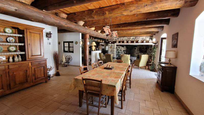 Propriété avec gite dans un hameau à Mars