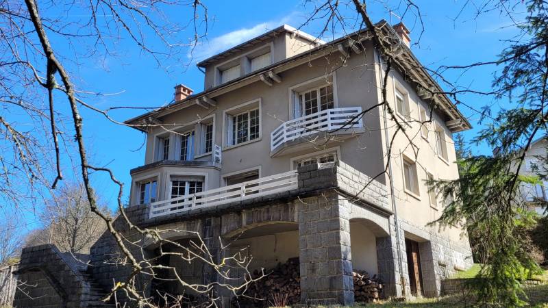 Maison typiquement Chambonnaise de 1956 proche du centre du village du Chambon sur Lignon