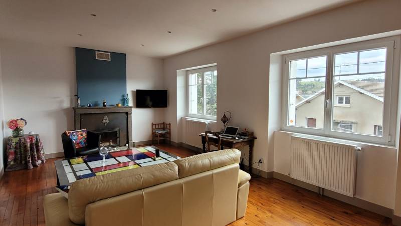 Superbe maison bourgeoise rénovée proche du centre du village de Tence