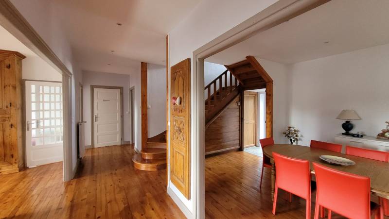 Superbe maison bourgeoise rénovée proche du centre du village de Tence