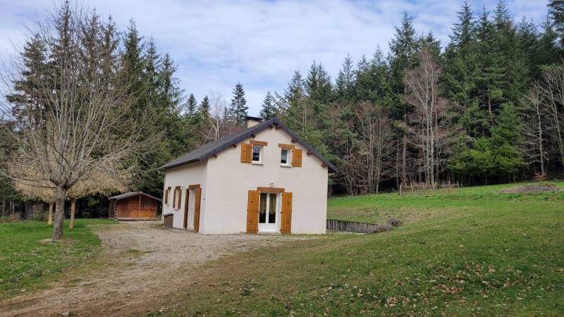 Villa de 2005 dans un hameau en campagne de Saint Jeures