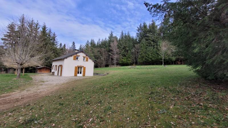 Villa de 2005 dans un hameau en campagne de Saint Jeures