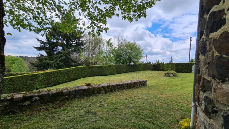Propriété avec gite dans un hameau à Mars
