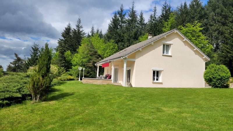 Maison à proximité du village avec de beaux volumes au Chambon sur Lignon