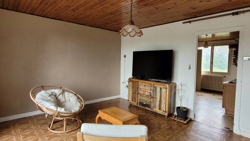 Maison des années 60 à rafraichir à Saint Agrève