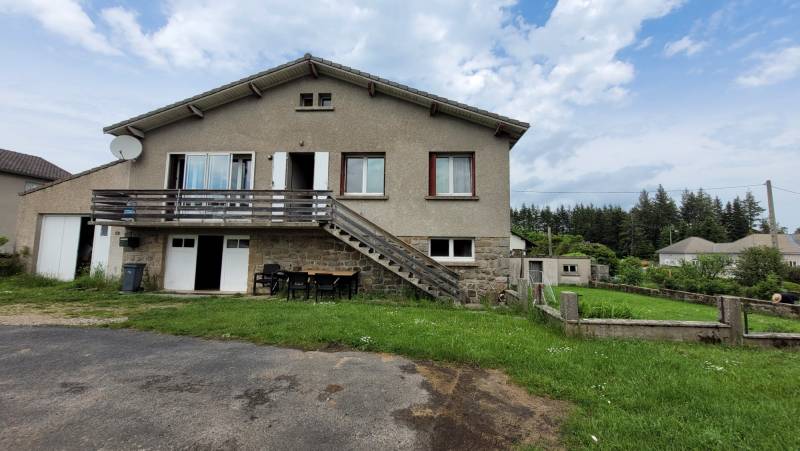 Maison des années 60 à rafraichir à Saint Agrève