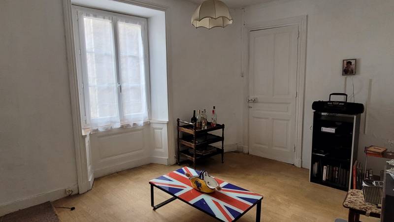 Immeuble au centre du village de Tence