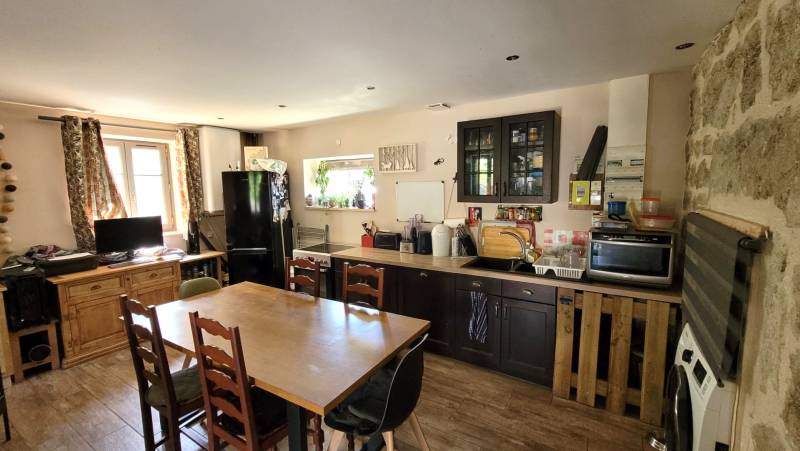 Petite maison en pierres Chenereilles