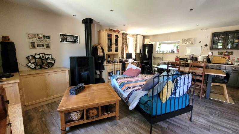 Petite maison en pierres Chenereilles