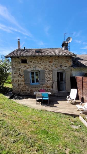 Petite maison en pierres Chenereilles