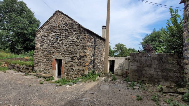 Ferme à rénover sur la commune des Vastres
