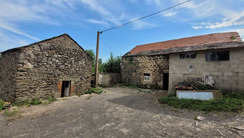 Ferme à rénover sur la commune des Vastres