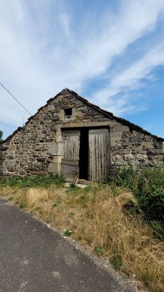 Ferme à rénover sur la commune des Vastres