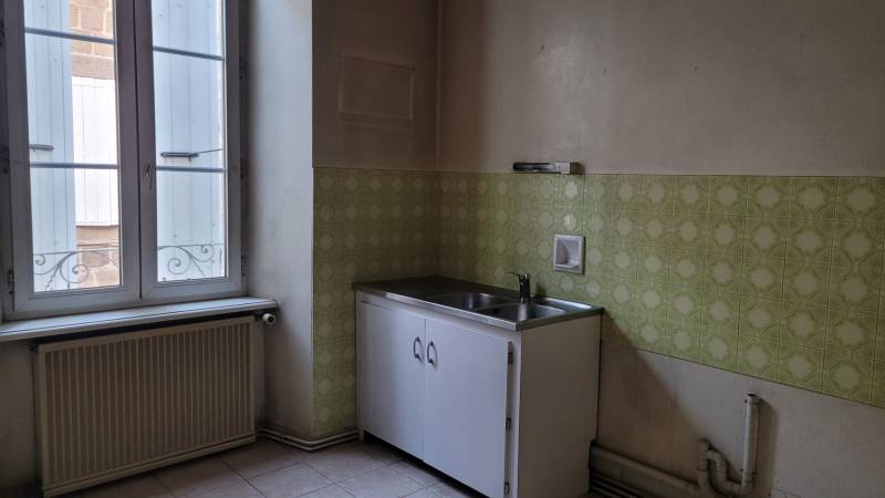 Immeuble à rénover au centre du village de Saint Agrève