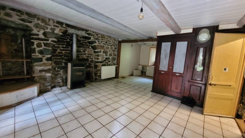 Ferme à rénover sur la commune des Vastres