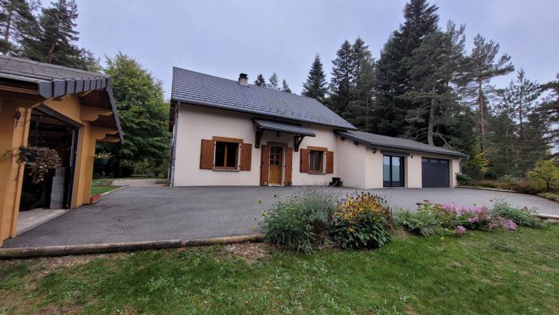 Maison de 2000 à l'orée du village du Chambon sur Lignon