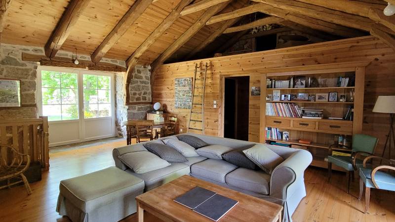 Très belle ferme rénovée en pierres Le Mazet St Voy