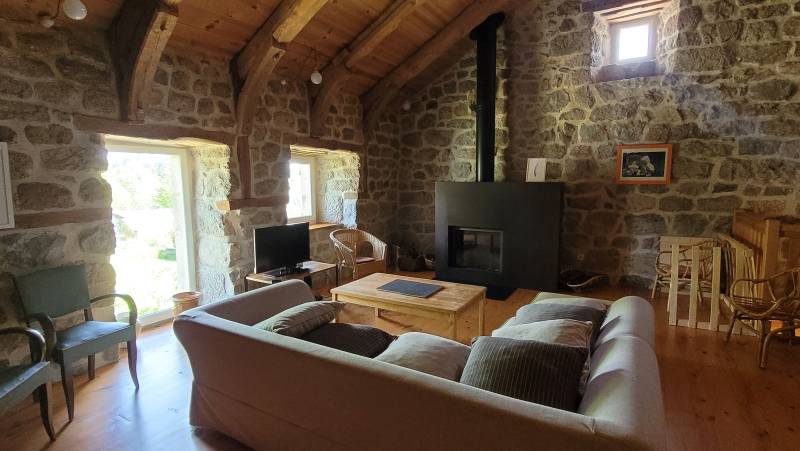 Très belle ferme rénovée en pierres Le Mazet St Voy