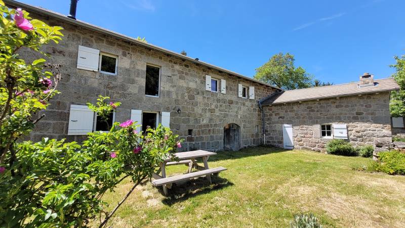 Très belle ferme rénovée en pierres Le Mazet St Voy