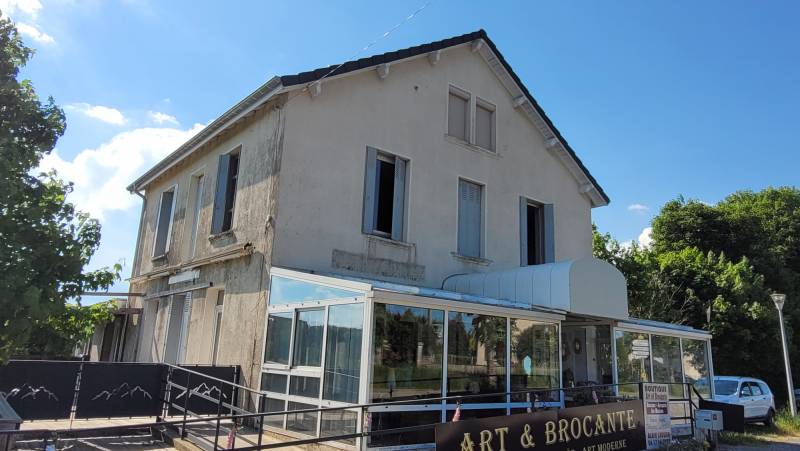 Maison avec local commercial et appartement Saint Agrève