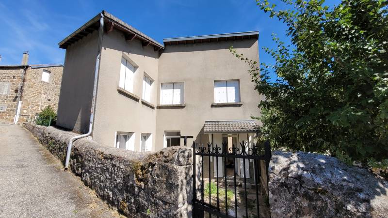 Maison de village avec petite cour intérieure