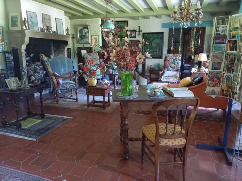 Propriété sur environ 2 hectares à 2 pas du Chambon sur Lignon