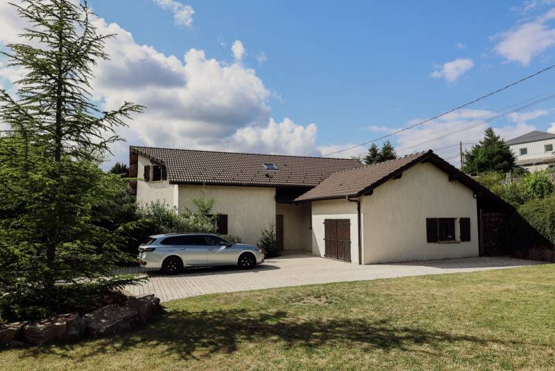 Maison de 2004 sur 1350 m² de terrain, proche du centre village de Saint Agrève