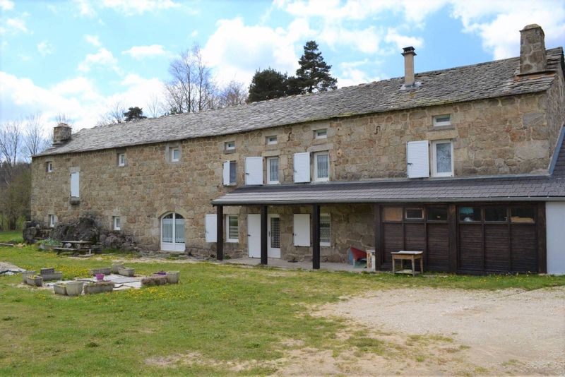 Ferme rénovée. Chambon sur Lignon. 3800m² de terrain.